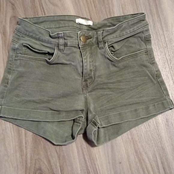 H&M Cargo Green Shorts Size 23 (US) - Picture 1 of 3